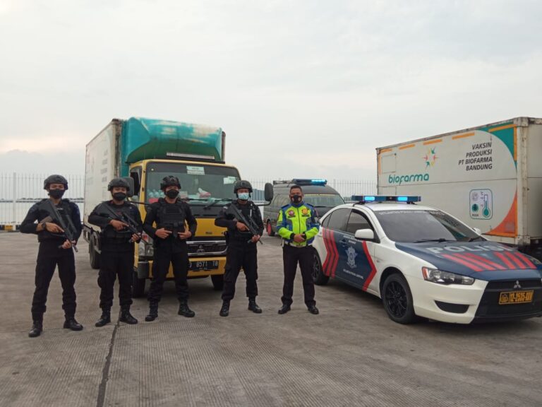 Satbrimob Polda Banten Kawal Distribusi Vaksin Covid-19