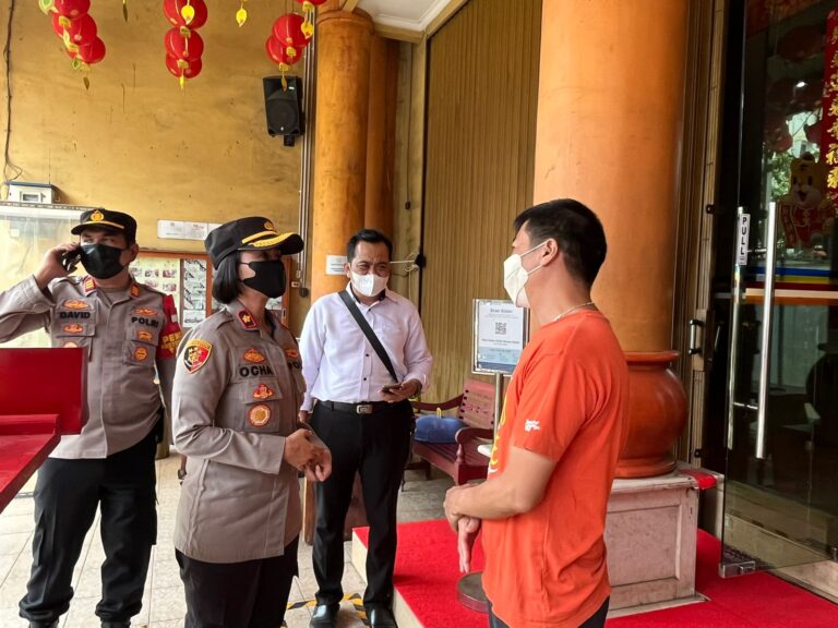 Jelang Imlek, Kapolsek Tanjung Duren Tinjau Pengamanan di Sejumlah Vihara Wilayah Grogol Petamburan
