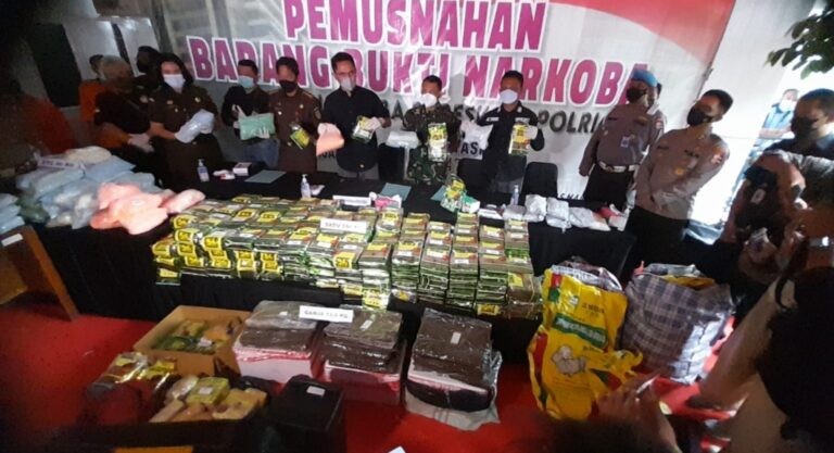 Bareskrim Polri Musnahkan Berbagai Jenis Narkoba Dengan Sitaan Delapan Kasus dan 21 Orang Tersangka yang di Tangkap