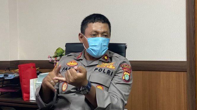 Polsek Tambora Berikan Bantuan Suplemen dan Vitamin Pada Warga Yang Sedang Isoman