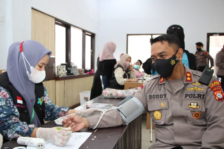 Ratusan Personel Polres Enrekang Mengikuti Vaksinasi Lanjutan Dosis ke-3 (Booster)