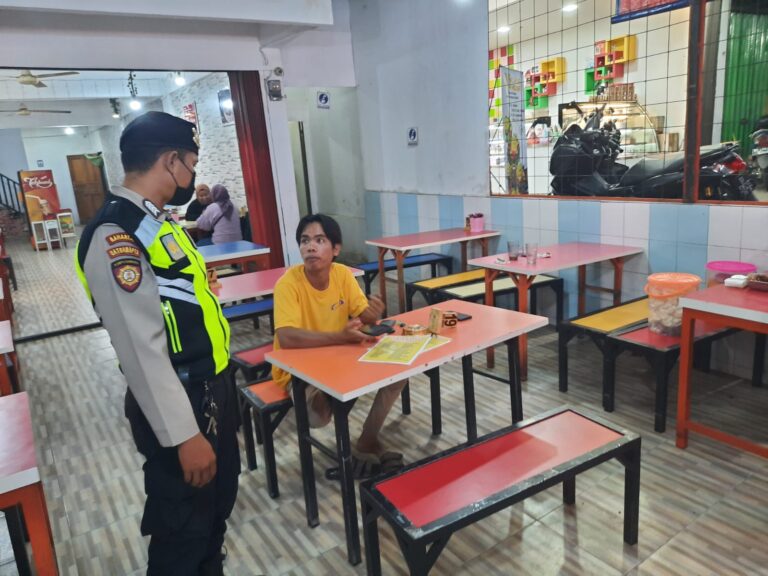 PATROLI RUTIN SAT SAMAPTA POLRES TANJUNGPINANG SAMBANGI MASYARAKAT