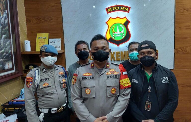 Seorang Pemuda Diamuk Massa Gegara Curi AC