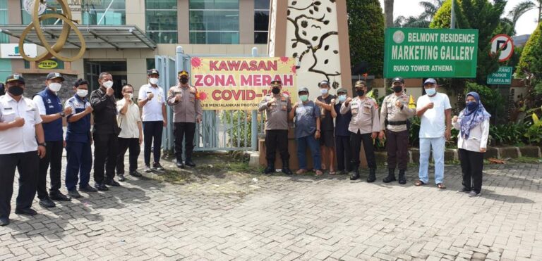 Polsek Kembangan berlakukan mikro lockdown di Perum KJI