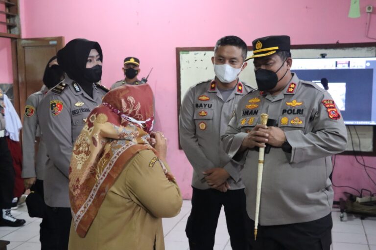 Kapolres Bogor Tinjau langsung kegiatan Vaksinasi di SDN Ciriung 04