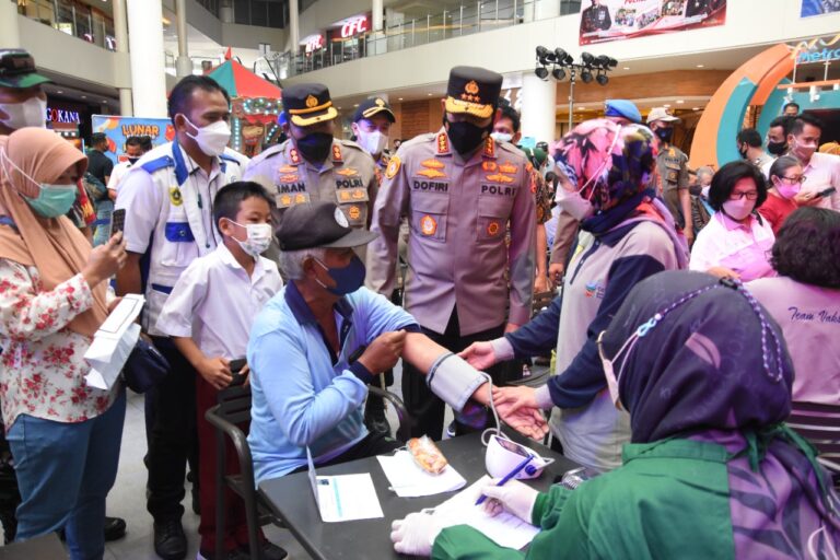 Polsek Cileungsi Gelar Vaksinasi Secara Serentak