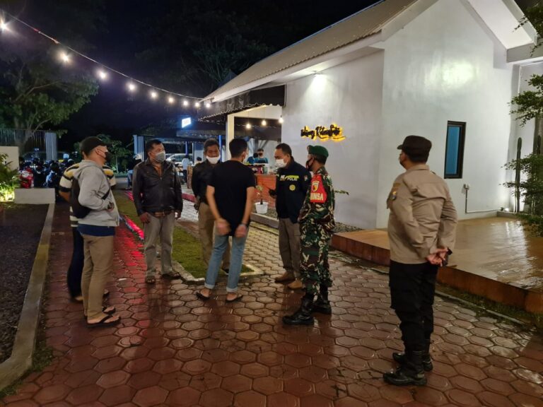 Pamor Keris Polsek Kedungwaru Bubarkan Pertunjukan Live Musik di Warung Kebunsari