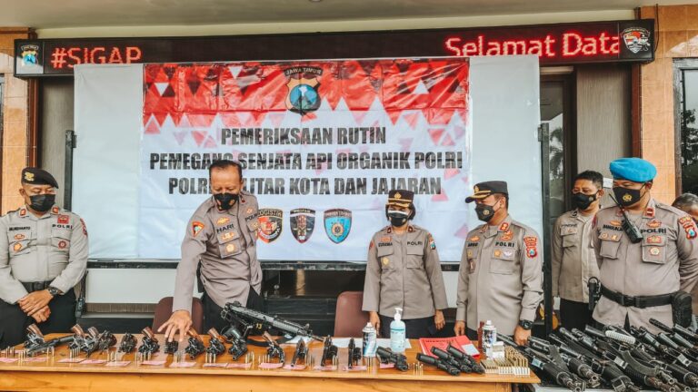Polres Blitar Kota Gelar Pemeriksaan Senpi Anggota