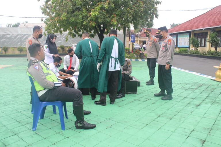 Cegah Penyebaran Covid-19, Polres Ngawi Gelar Swab Rapidtest Antigen Secara Acak