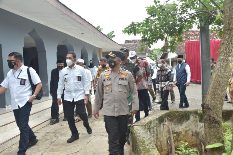 Kapolres Lamongan Dampingi Kepala BNPT Resmikan RUSUN Yayasan Lingkar Perdamian