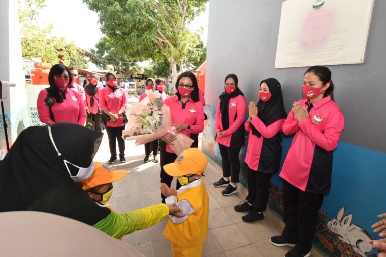 HUT ke-42, Ketua YKB Anjangsana ke Panti Asuhan