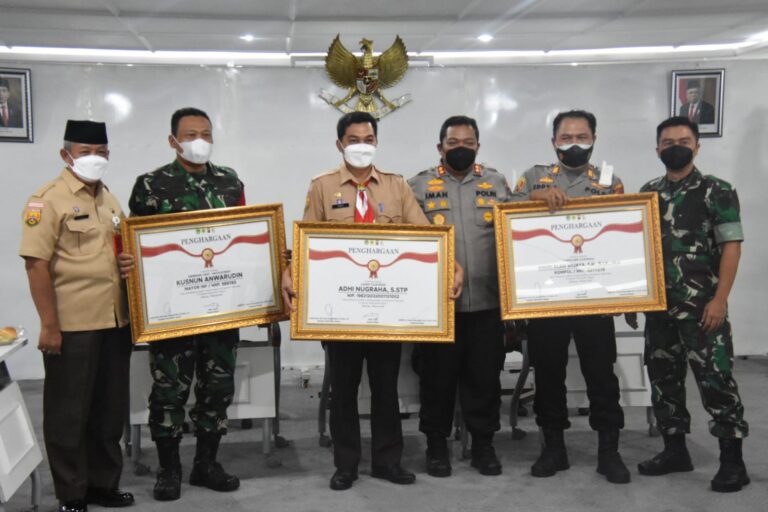 Polsek Cileungsi Raih Penghargaan Vaksinasi Terbaik