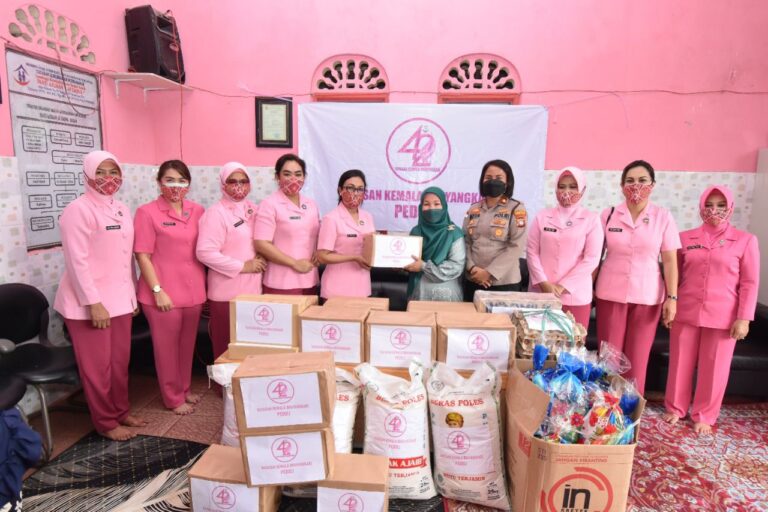 YKB Kepri Anjangsana ke Panti Asuhan dan Panti Jompo