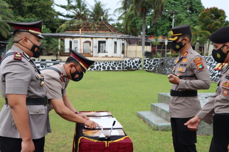 Kapolres Bangka Pimpin Upacara Sertijab Sejumlah PJU Dan Kapolsek
