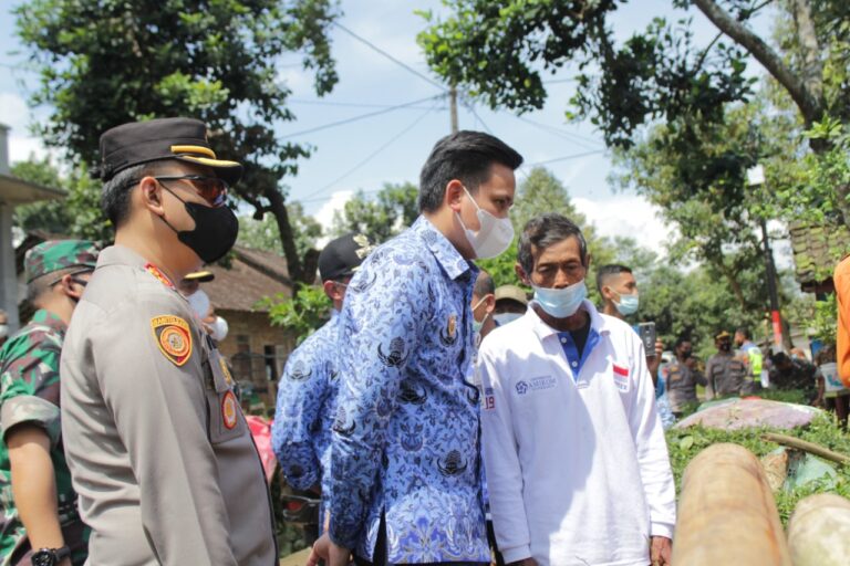 Bupati Kendal Bersama Forkompimda Kunjungi Rumah Yang Terdampak Puting Beliung