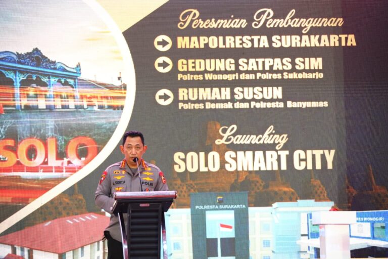 Resmikan Sarpras Kepolisian dan Solo Smart City, Kapolri: Pelayanan Publik Mudah dan Tak Berbelit-Belit