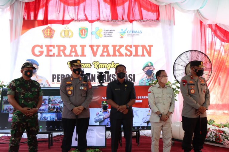 Kapolres Katingan Bersama Forkopimda Dampingi Kapolda Kalteng Tinjau Vaksinasi Massal