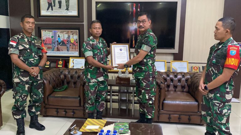 Pangdam XII/Tpr Apresiasi Babinsa Penolong Warga Korban Lakalalin
