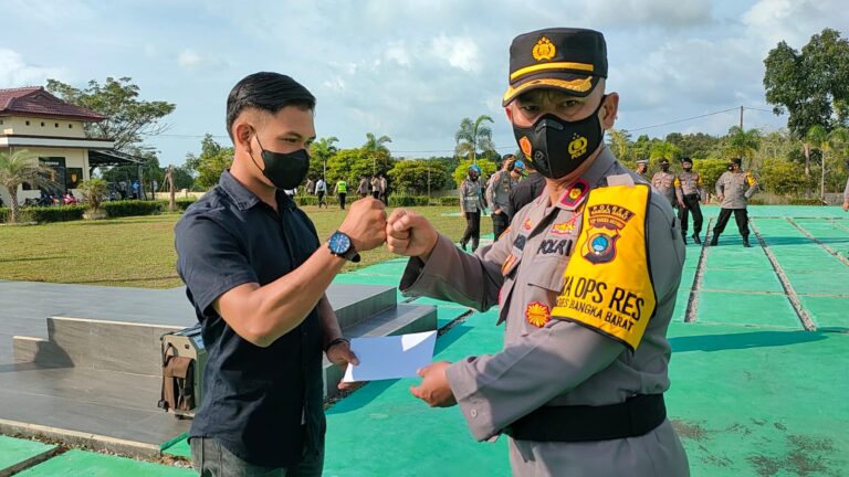 Polres Bangka Barat Beri Reward Pada Anggotanya Membawa Masyarakat Untuk Vaksinasi