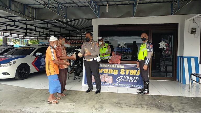 Barbagi Sembako Gratis ke Masyarakat, di Saat Pandemi