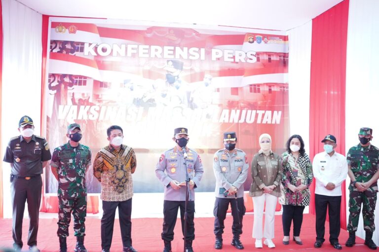 Tinjau Vaksinasi Se-Indonesia, Kapolri Dorong Percepatan Target Dosis Dua dan Booster