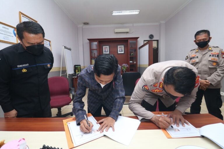 Mou BIDHUMAS POLDA KEPRI DENGAN KARYA ANAK BANGSA PUBLIC SPEAKING SCHOOL KOTA BATAM