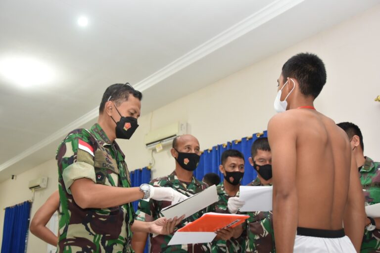 8 Calon Siswa Tamtama Terbaik mengikuti Sidang Pantukhirda di Lanud Raja Haji Fisabilillah