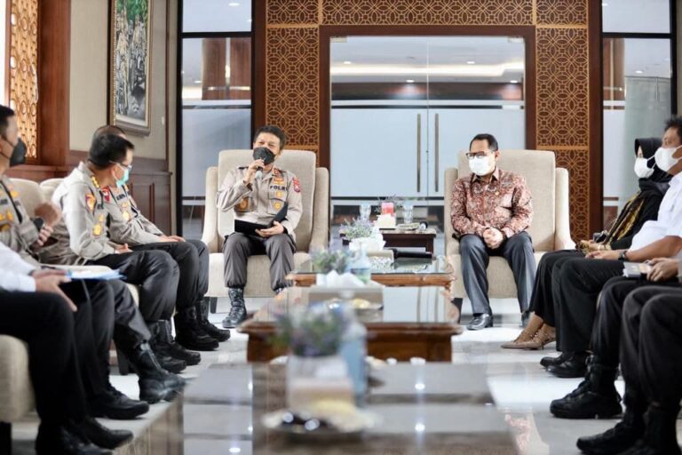 Bangun Sinergitas, Kapolda Jatim Audiensi Bersama Wakil Ketua BPK RI di Mapolda Jatim