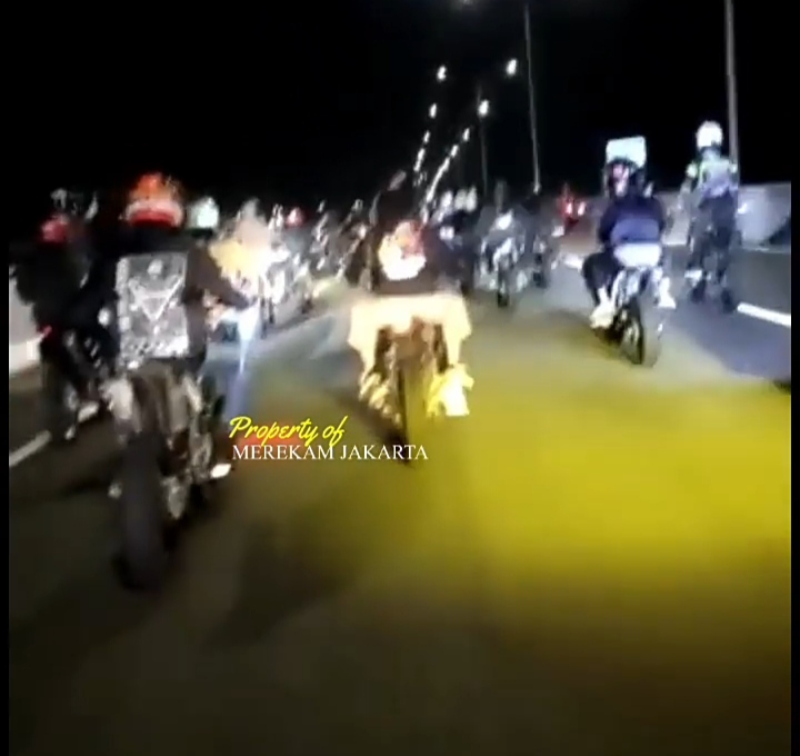 Viral!! Rombongan Pemotor Terobos Tol Pulogebang, Kompolnas: Polisi Harus Segera Menindak Tegas