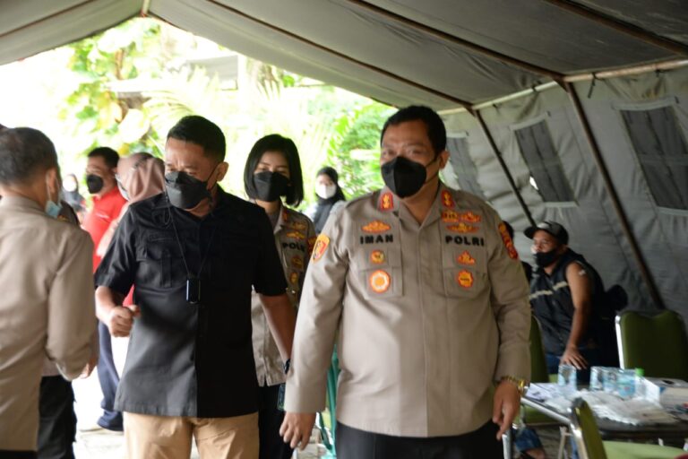 Kapolres Bogor Tinjau Pelaksanaan Vaksinasi Massal Secara Virtual
