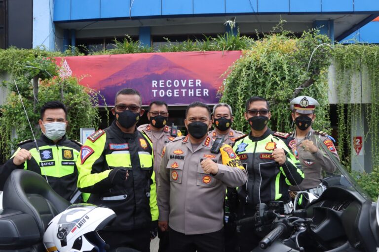 Pastikan Pengamanan Perayaan Nyepi Aman dan Lancar, Dirlantas Polda Jatim Kunjungi Pelabuhan Ketapang Banyuwangi