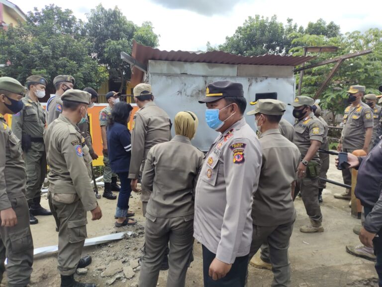 Polsek Kemang bersama muspika Kec.Kemang bagikan masker