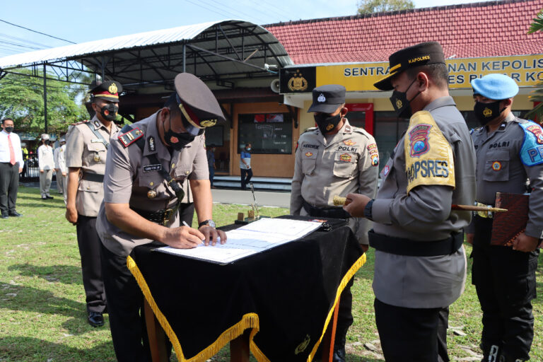 Polres Melaksanakan Serah Terima Jabatan Kasat Intel