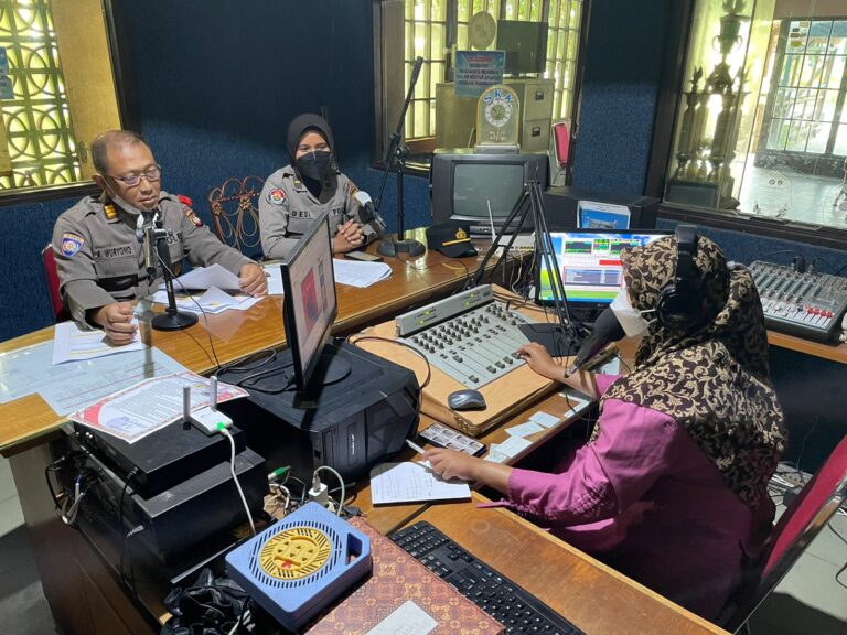 Antisipasi Karhutla, Polda Kalbar Sosialisasi Lewat Radio Diah Rosanti