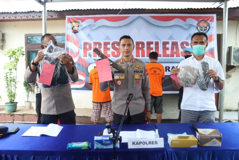 Kapolres Kubu Raya Pimpin Press Release Pengungkapan Kasus Tewasnya Seorang Pemuda Dihakimi Massa Usai Curi Buah Mangga