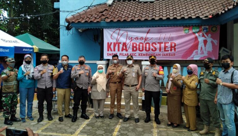 Polsek Kembangan bersama 4 Pilar kunjungi gerai vaksinasi