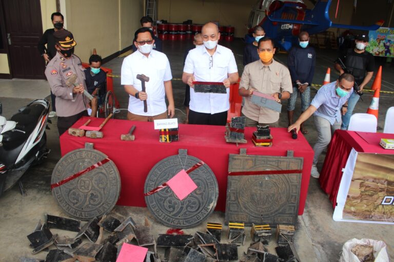 Polda Kalbar Amankan Lima Tersangka Pencuri Besi Bollard di Jalan Ahmad Yani Pontianak