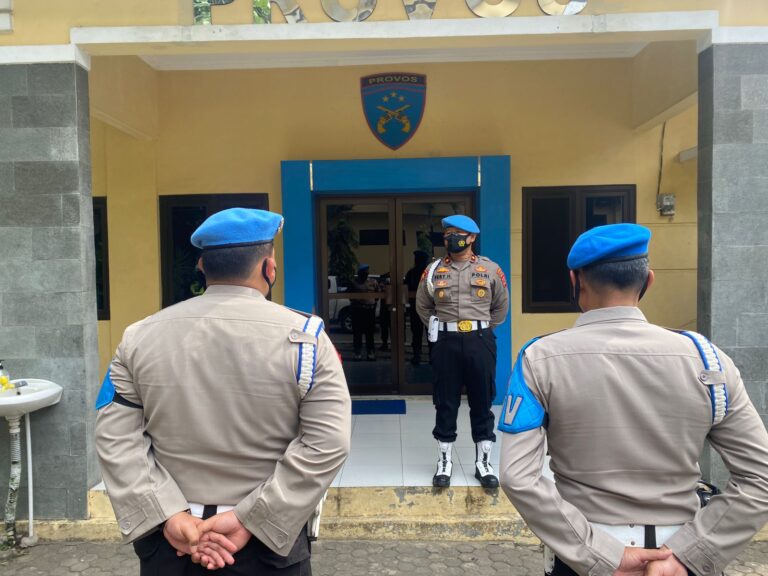 Wujudkan Kedisiplinan Personel, Polda Banten Bersama TNI Lakukan Patroli Gabungan