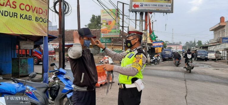 Pastikan Kepatuhan Akan Prokes, Polsek Ciawi Gelar Patroli PPKM