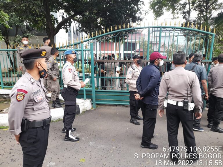 Aksi Unras di Gedung DPRD Kabupaten Bogor Berjalan Aman