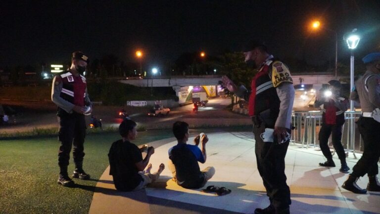 Polres Bogor Lakukan Patroli Malam Guna Pendisiplinan Protokol Kesehatan