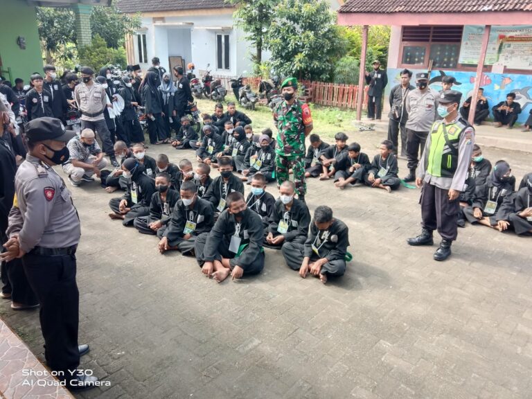 Ujian Kenaikan Tingkat Sabuk Hijau Ke Putih Perguruan Pencak PSHT Ranting Pitu Cabang Ngawi Pusat Madiun