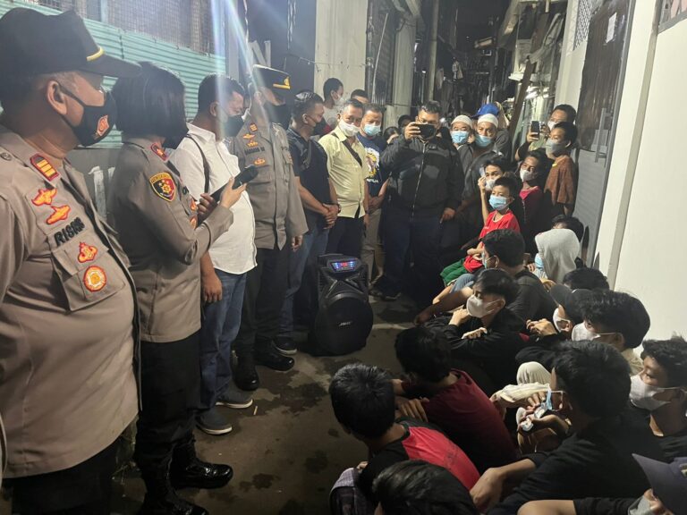 Cegah Aksi Tawuran, Polsek Tambora Lakukan Pendataan dan Pembinaan Kepada Para Remaja