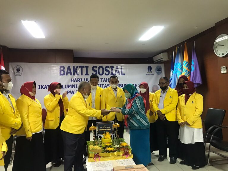 WOOW LUAR BIASA HUT IKA UT KE-32 IKA UT KALBAR DAKAN POTONG TUMPENG DAN BAKSOS