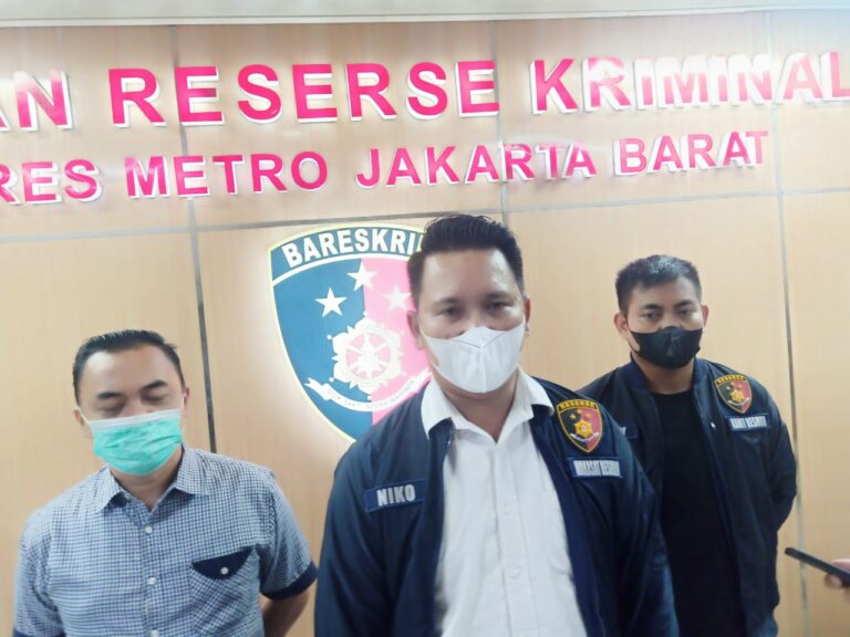 Aksi Tawuran, Wakasat Reskrim Polres Metro Jakbar Kompol Niko Purba: Tersangka kita amankan beserta barang bukti