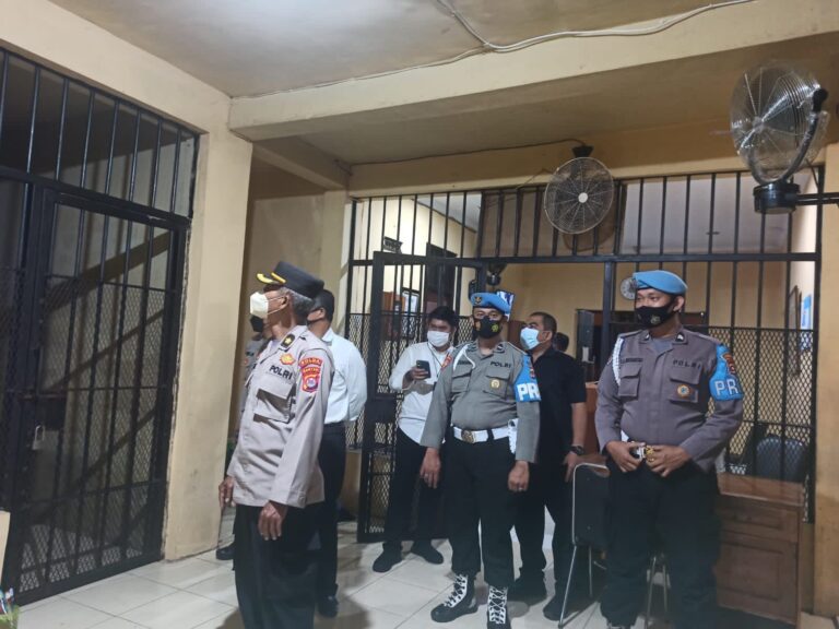 Bidpropam Polda Banten Bersama Pamenwas Cek Apel Malam dan Rutan Polda Banten