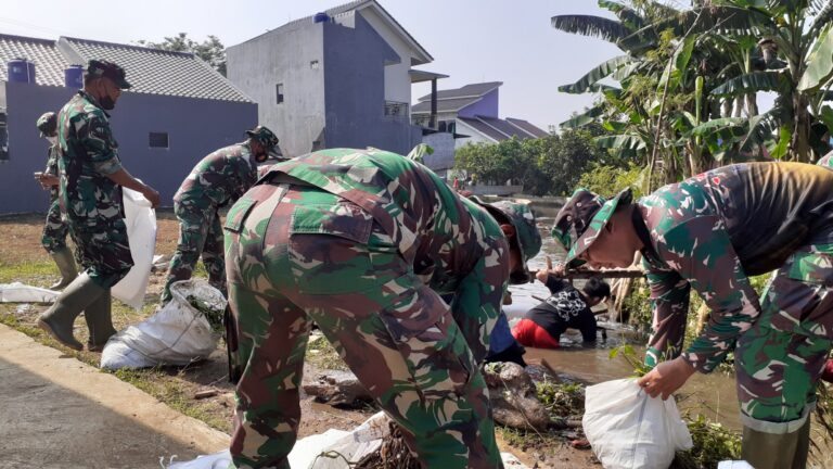 Bersama Dinas PUPR, Kodim Depok Gelar Aksi Bersih-bersih Kali