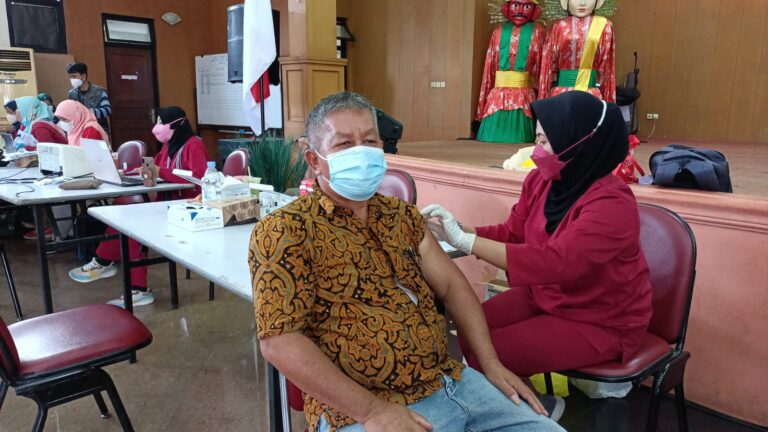 Pengelola PPKD Pondok Kelapa Bersama Koramil 08/Duren Sawit Gelar Vaksinasi Dosis-1, 2 dan Booster