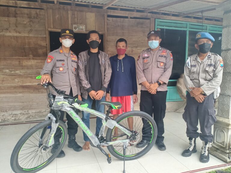 Heboh !! Warga Rela Anteri Vaksin di Polsek Pitu, Oh Ternyata Ini