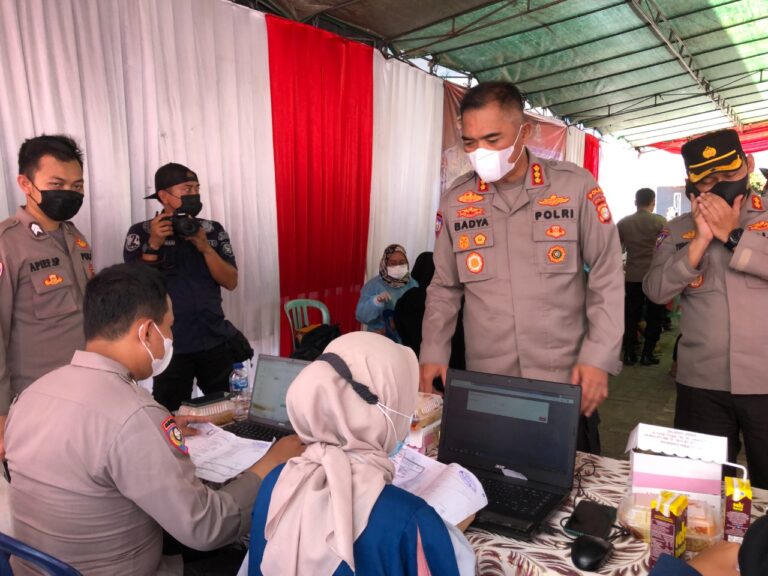Kabaintelkam Polri Melakukan Pemantauan Vaksinasi Serentak Indonesia Secara Virtual